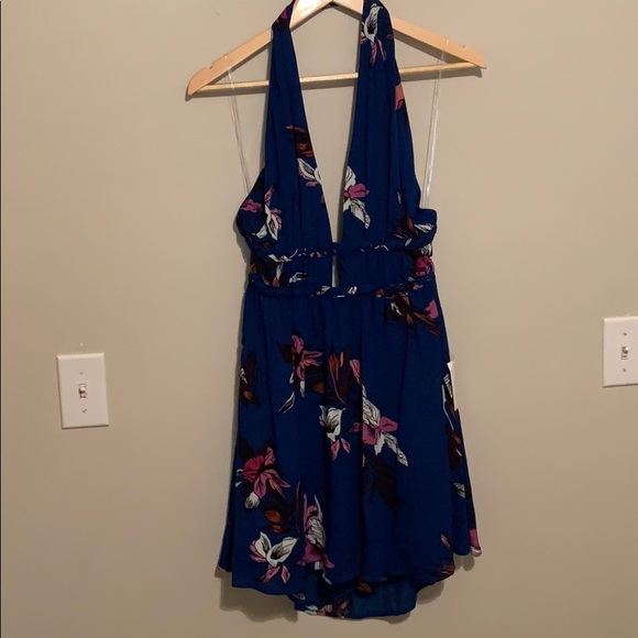 NWT Womens Blue/flower halter dress with open back - Picture 3 of 7